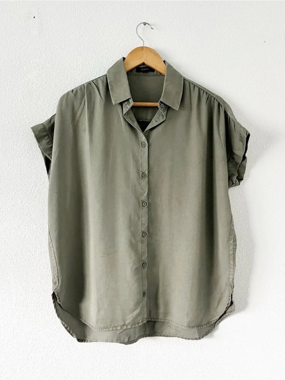 QUINCE L Olive Tencel Soft Drape Button Down Shirt SS Cuff